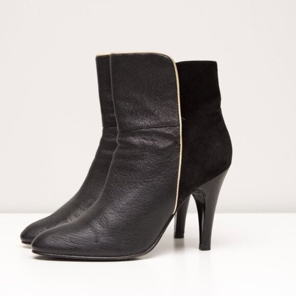 Betsey Johnson Leather Ankle Boots Booties Gold Trim SIZE 8 - Picture 3 of 8